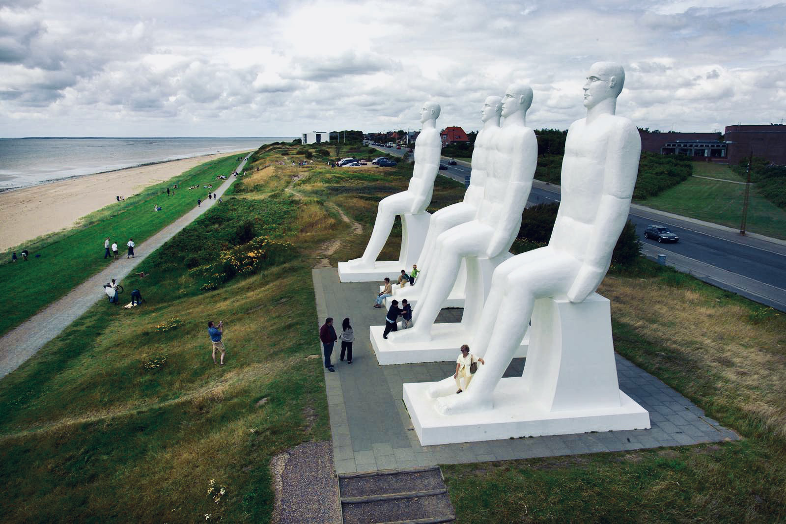 For pokker Vandret få øje på Mennesket Ved Havet/ De Fire Hvide Mænd | Planlæg dit besøg i Esbjerg V med  Discover Denmark
